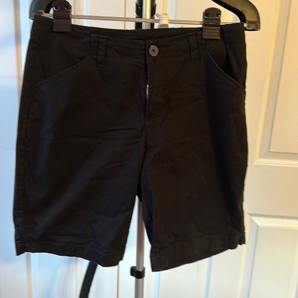 Lee Pants - Lee Woman’s Size 10 Black Bermuda Shorts
